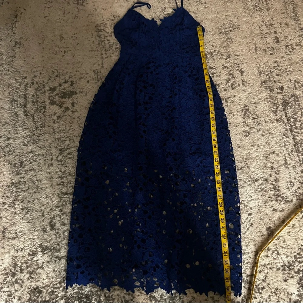 Astr The Label Elegant Blue Lace Midi Dress. Size Small - Picture 6 of 7
